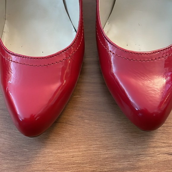 Pre-owned Maxstudio Patent Red shoes, Size 9 (for an 8 1/2 feet). Wore 1X. - Picture 8 of 12